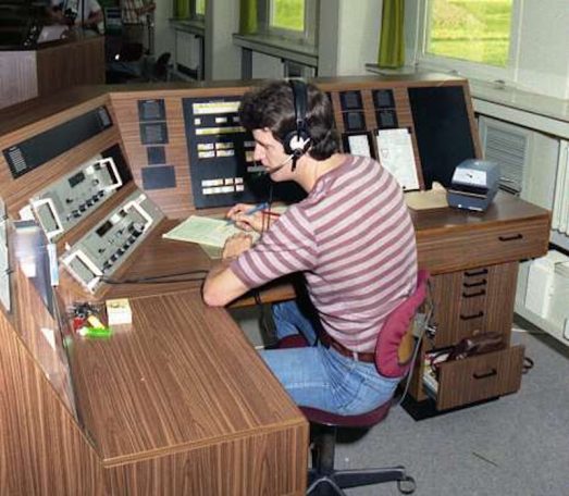 Sprechfunkplatz GW/UKW Sprechfunkplatz GW/UKW